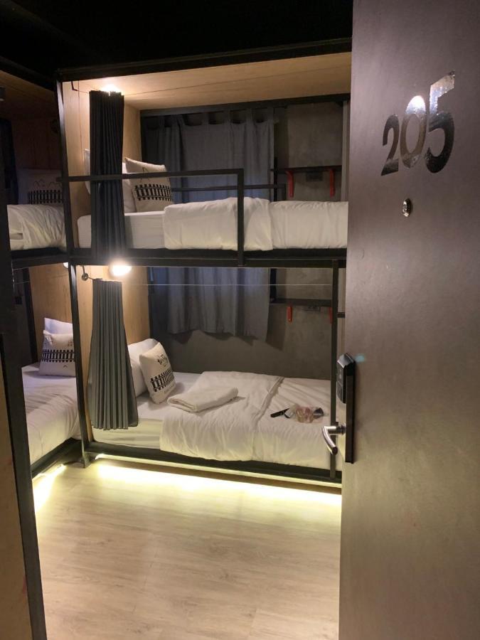 Готель Westory Design Poshtel Канчанабурі Екстер'єр фото