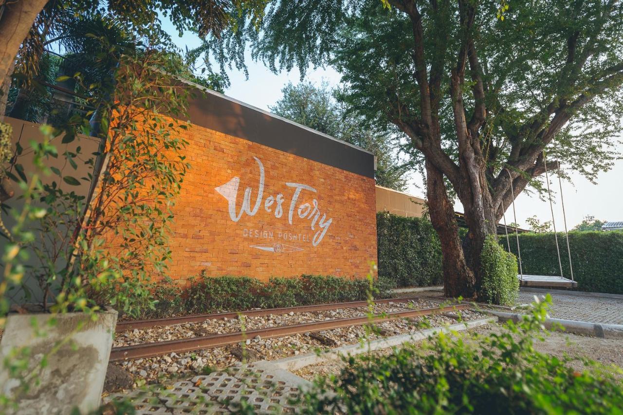 Готель Westory Design Poshtel Канчанабурі Екстер'єр фото